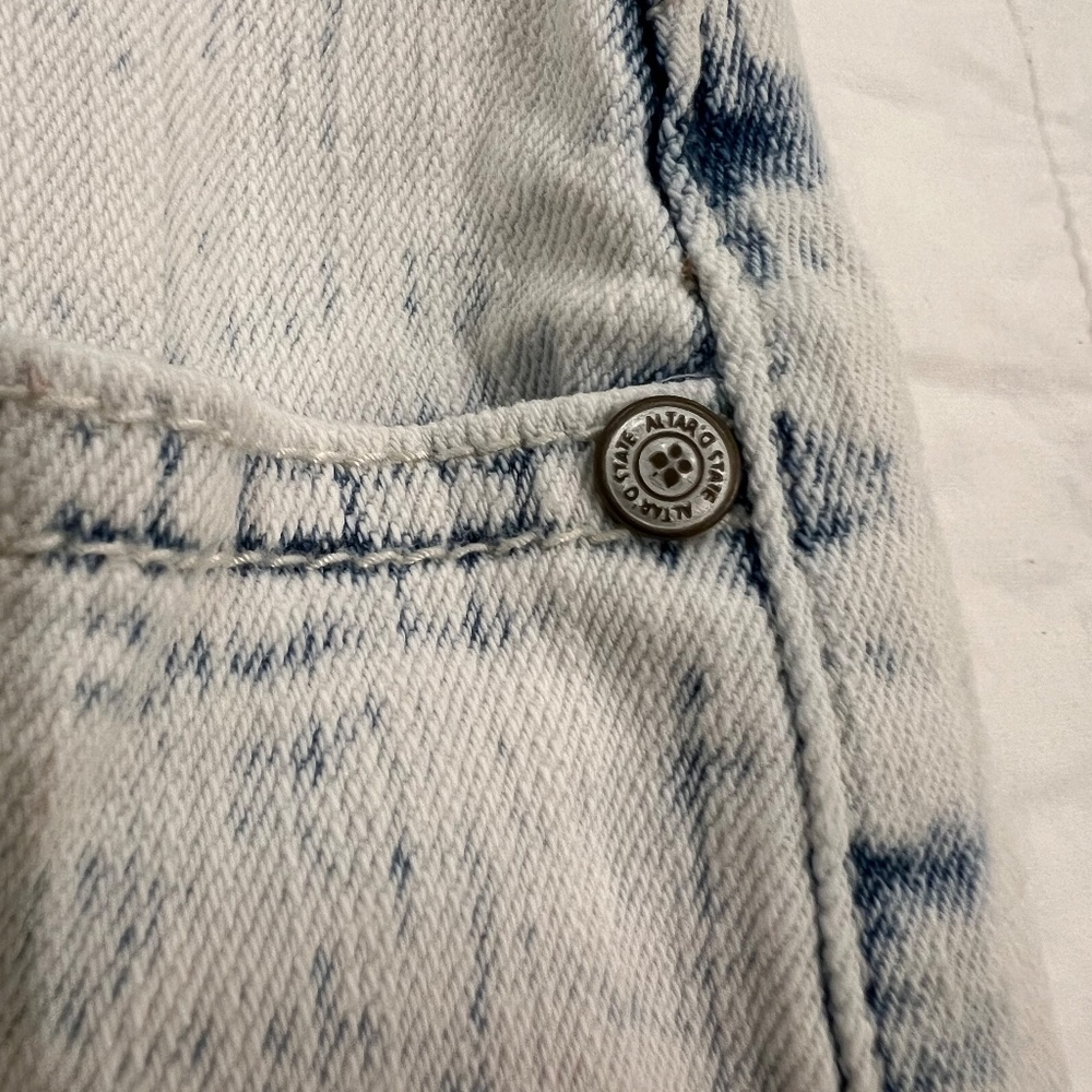Altar'd State Denim Cloud Wash Distressed Frayed Hem Shorts--Size 28 - Picture 7 of 14
